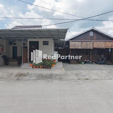 Langkar Guest House Syariah Mitra Reddoorz Samarinda Εξωτερικό φωτογραφία