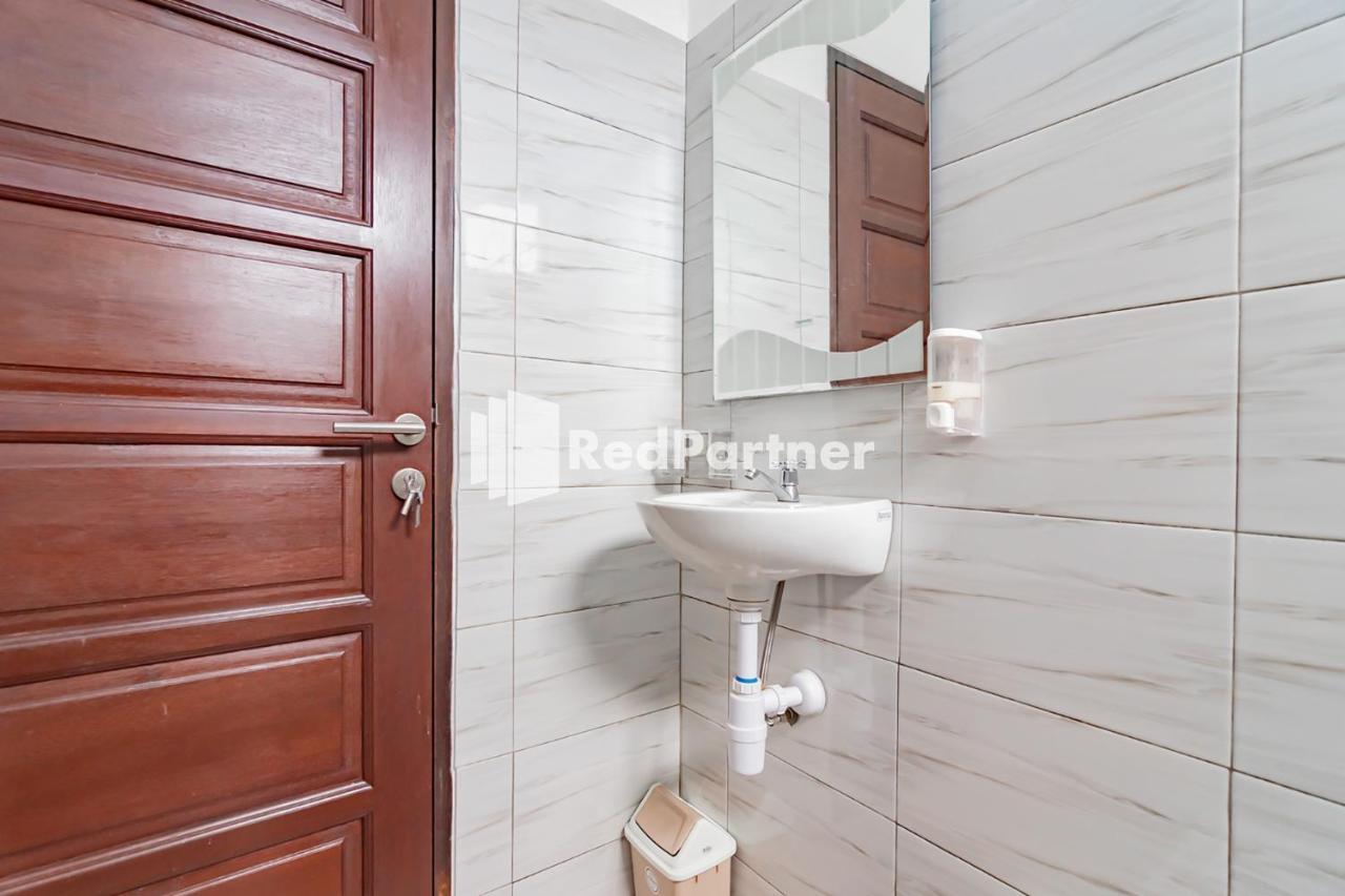 Langkar Guest House Syariah Mitra Reddoorz Samarinda Εξωτερικό φωτογραφία